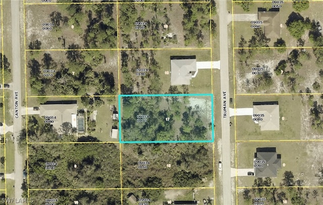 Listing photo 2 for 609 Truman Ave, Lehigh Acres FL 33972