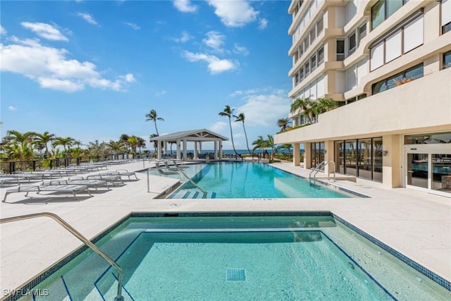 view of swimming pool