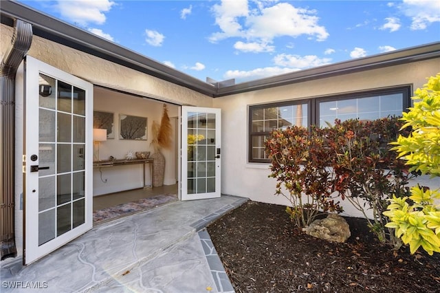 entrance to property featuring a patio area