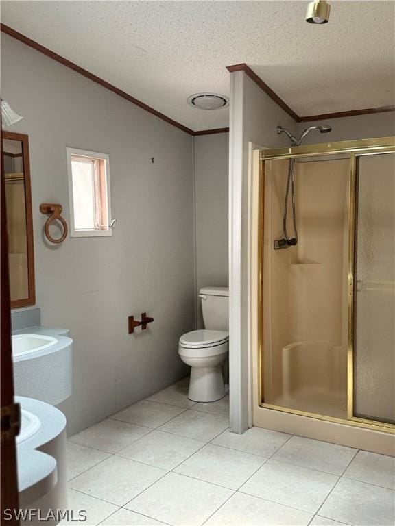 bathroom featuring a textured ceiling, an enclosed shower, toilet, and vaulted ceiling