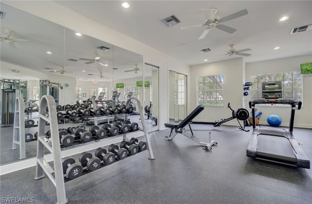 exercise room with baseboards, visible vents, and recessed lighting