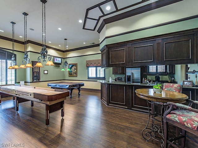 playroom with dark wood-style floors, recessed lighting, ornamental molding, and baseboards