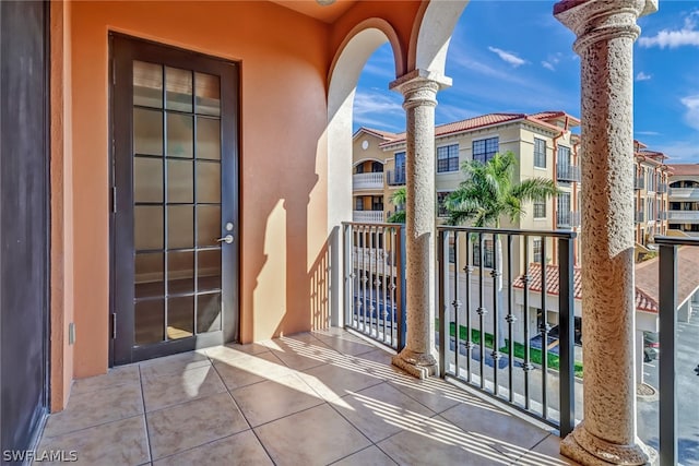 entrance to property featuring a balcony