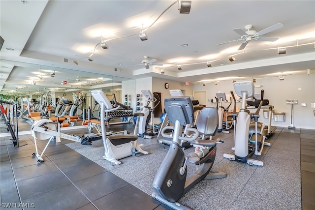 exercise room featuring ceiling fan