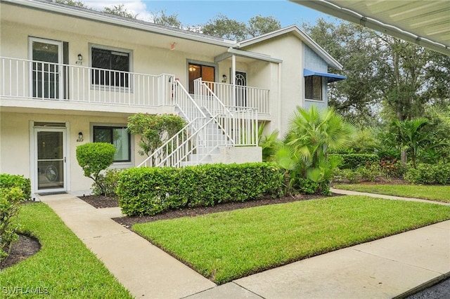 view of front of house with a front yard