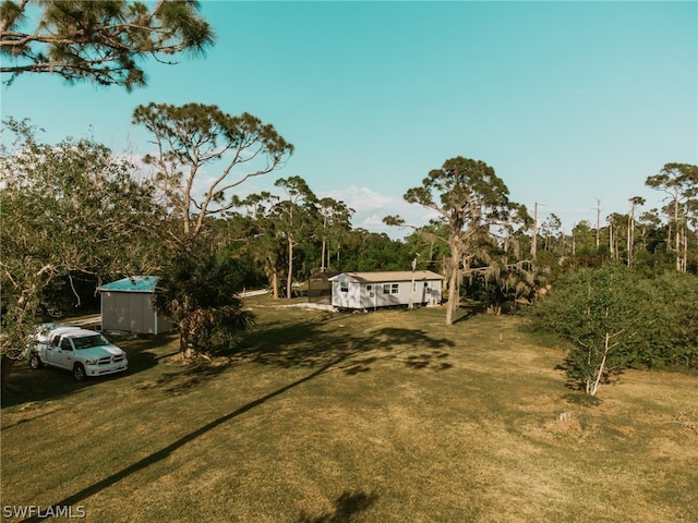 view of front facade with a front lawn