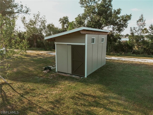 view of outdoor structure featuring a yard