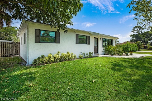 single story home with a front yard