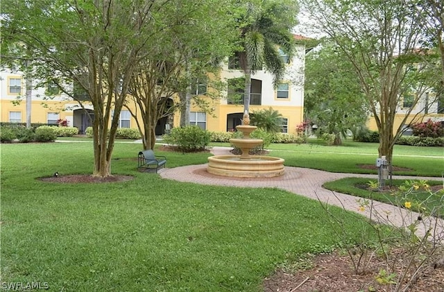 view of property's community featuring a lawn