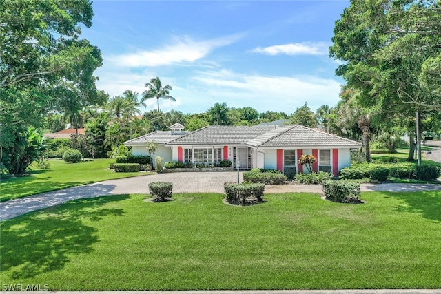 ranch-style house featuring a front lawn