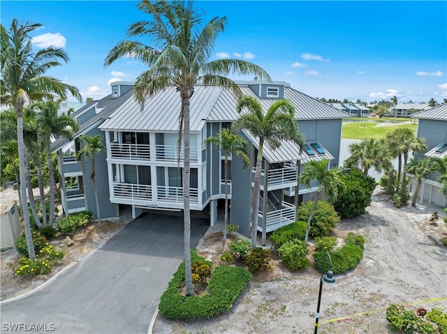 view of front of property featuring a carport