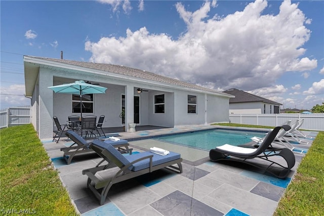 view of swimming pool with a patio area, fence, a ceiling fan, and a fenced in pool