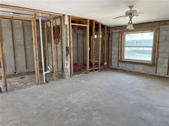 miscellaneous room with ceiling fan