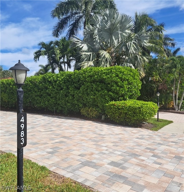 Listing photo 2 for 4983 Coach Ln, Naples FL 34114