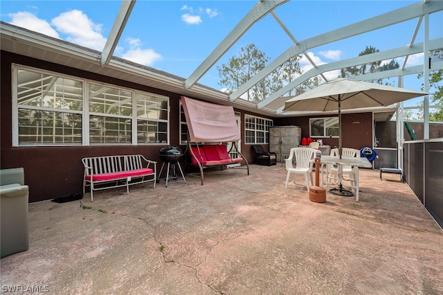 sunroom / solarium featuring a skylight