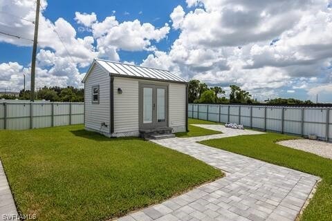 view of yard with an outdoor structure