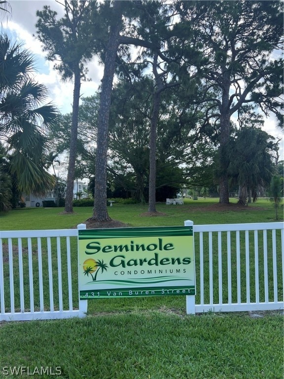 community sign with a lawn