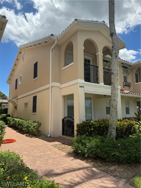 exterior space featuring a balcony