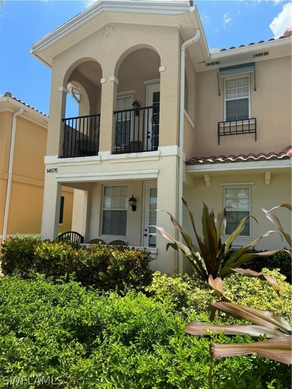 view of front of house featuring a balcony