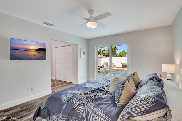 bedroom with dark hardwood / wood-style floors, access to exterior, ceiling fan, and a closet