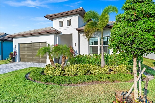 view of front of house featuring a front lawn and a garage