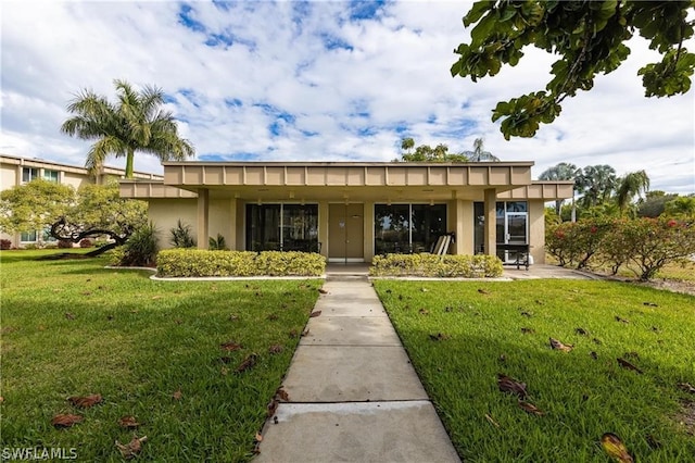 view of front of house with a front lawn