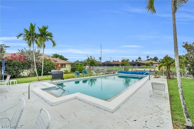 view of swimming pool