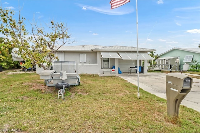 view of front of house featuring a front yard