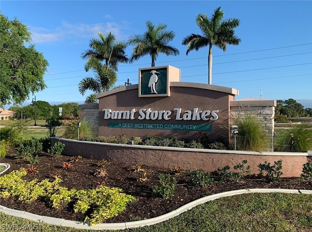 view of community / neighborhood sign