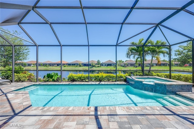 view of pool with an in ground hot tub, a water view, a patio area, and a lanai