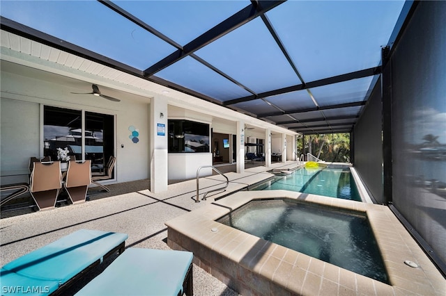 view of swimming pool featuring a patio, a lanai, an in ground hot tub, and ceiling fan