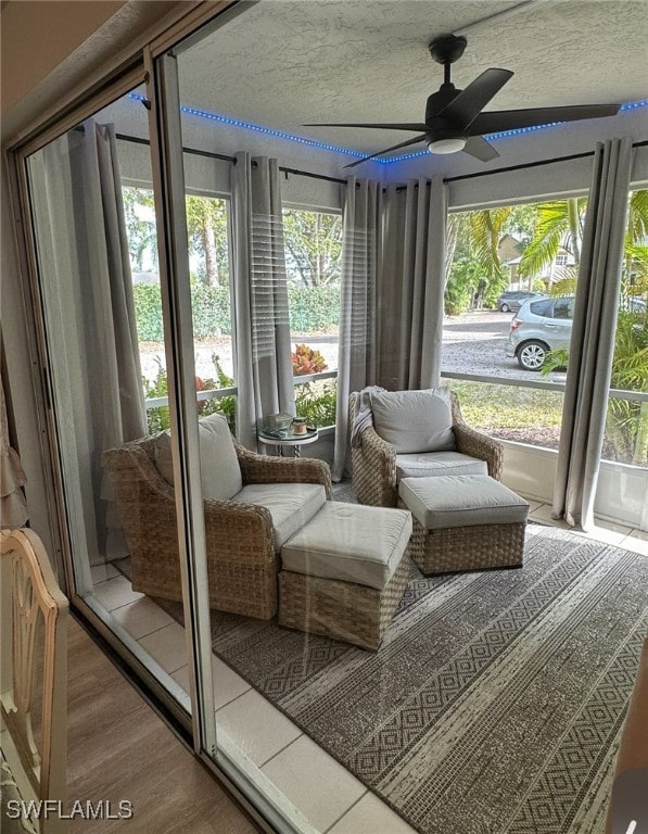 sunroom with ceiling fan