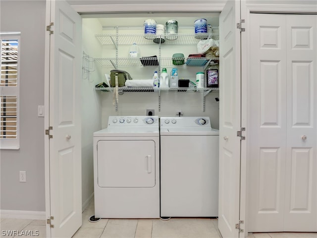 laundry room featuring light tile patterned floors and independent washer and dryer