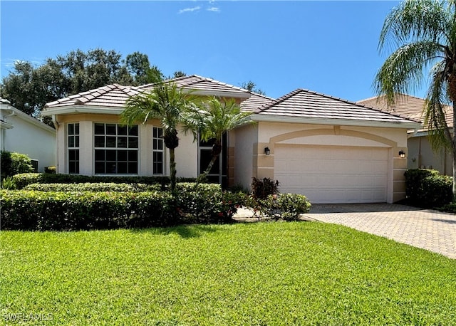 view of front facade featuring a garage and a front lawn