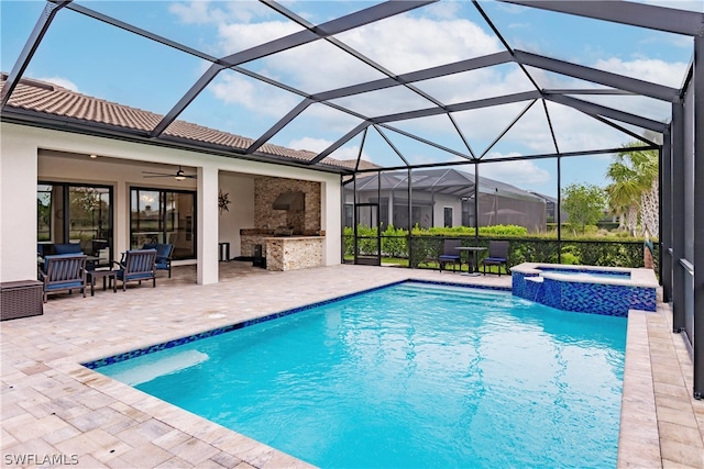 view of swimming pool with a lanai, ceiling fan, a patio, and an in ground hot tub