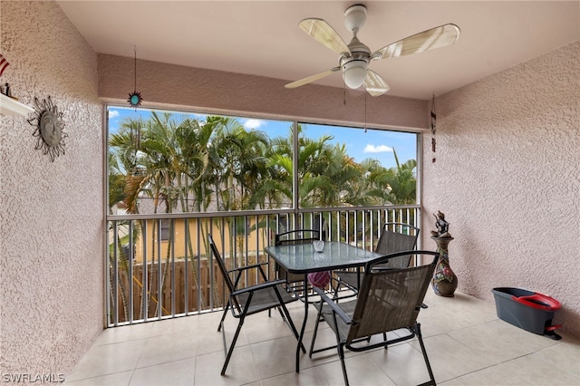 sunroom / solarium featuring ceiling fan