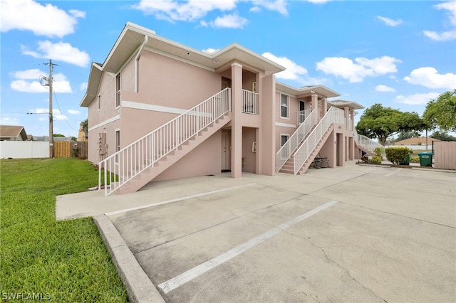 view of front of home with a front yard