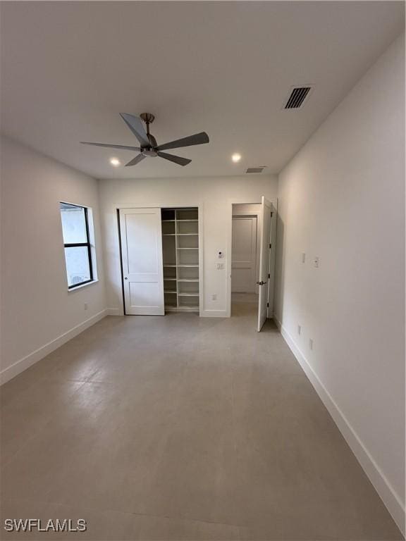 unfurnished bedroom with ceiling fan and a closet