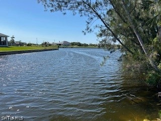 Listing photo 2 for 1822 NW 38th Pl, Cape Coral FL 33993