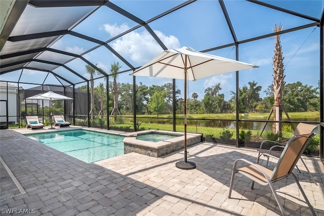 view of swimming pool featuring a patio, a lanai, an in ground hot tub, and a water view