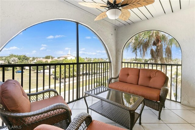 sunroom / solarium with ceiling fan