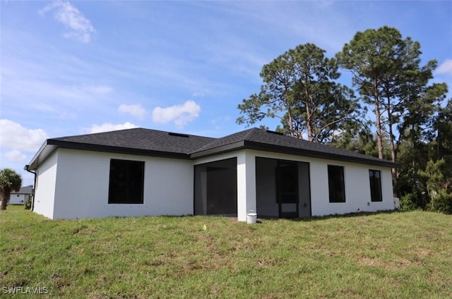 back of house featuring a yard