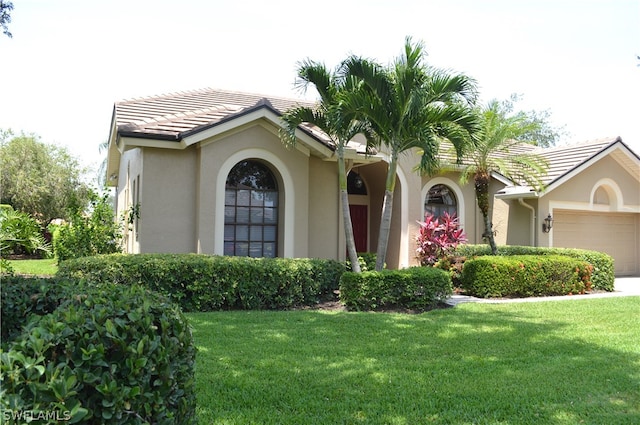 view of front of home featuring a garage and a front yard