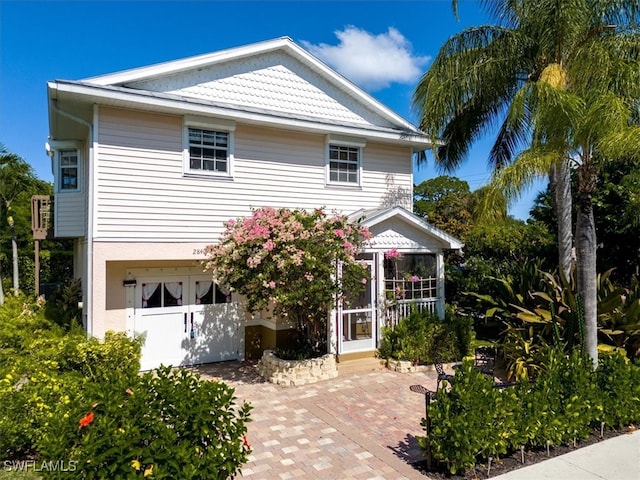 view of front facade featuring a garage