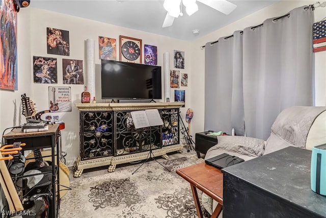 living area with ceiling fan