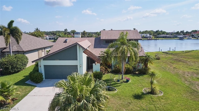 view of front of home featuring a water view and a front lawn