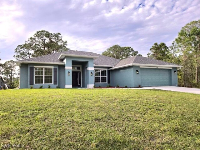 view of front of home featuring a front lawn and a garage