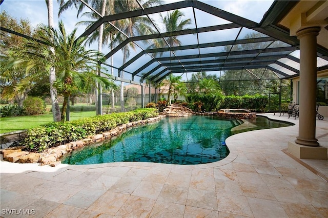 view of swimming pool with an in ground hot tub, a lanai, and a patio area