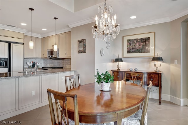 dining space featuring sink, crown molding, a notable chandelier, and light tile patterned flooring