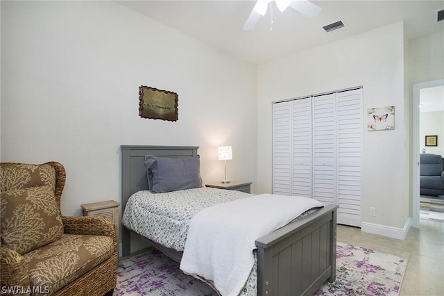 bedroom featuring ceiling fan and a closet